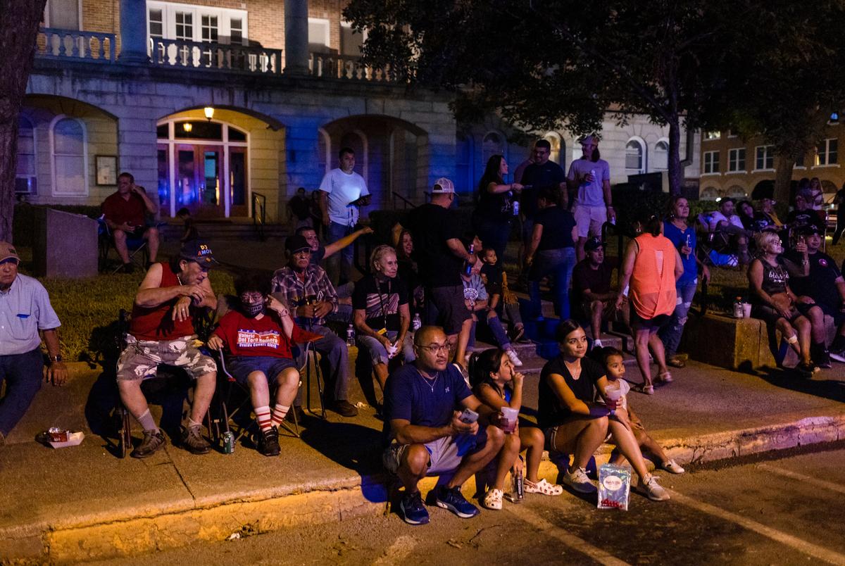 Photos from Uvalde How a griefstricken community prepared to send its